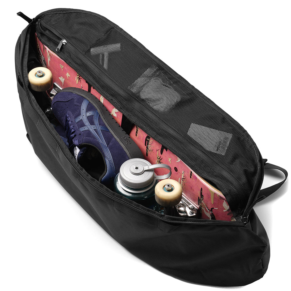 Skate Carrier 32L (Black Out)
