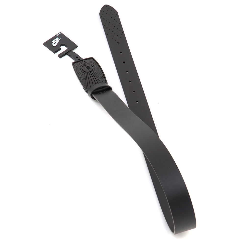 Perforated Accent w/Dunk Plaque Belt (Black)