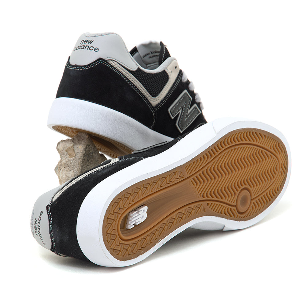 NM574 Vulc (Black / Grey)