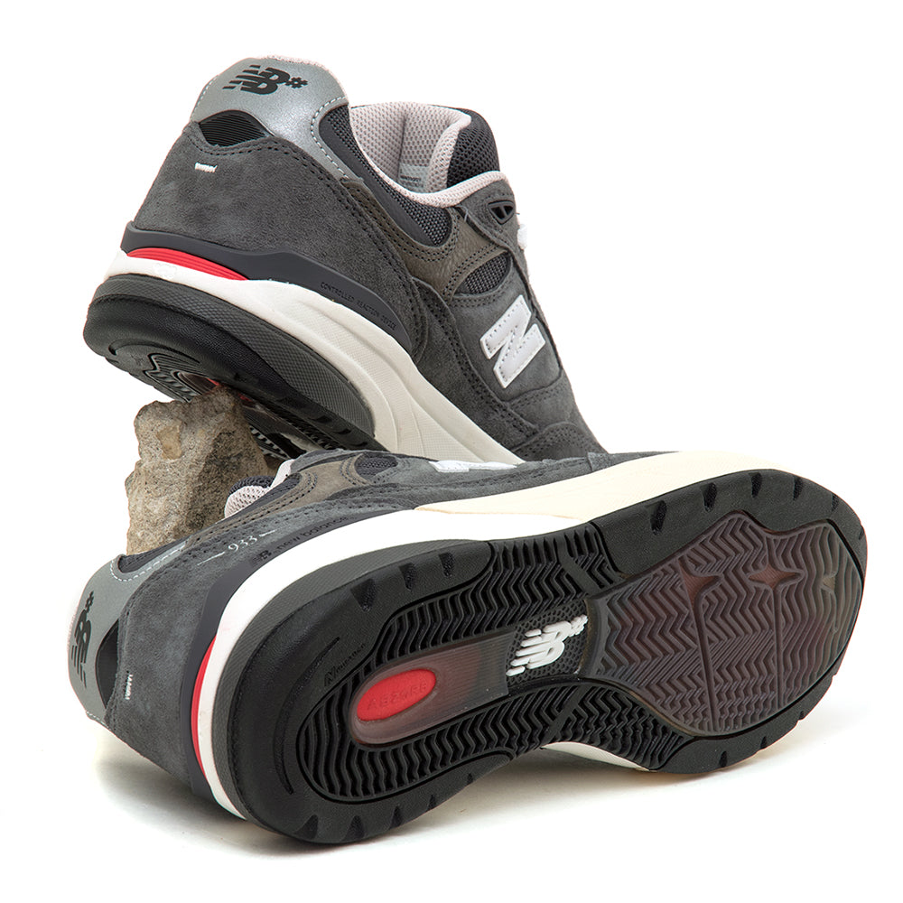 NM933 Andrew Reynolds (Grey / White)