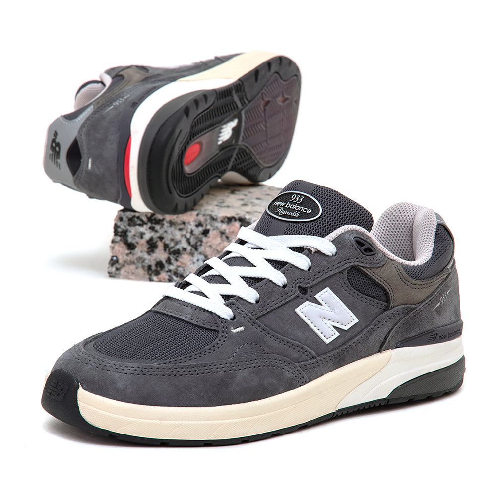 NM933 Andrew Reynolds (Grey / White)